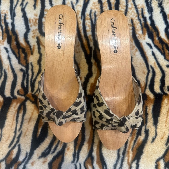 Leopard Print Carved Wooden tiki Wedges - Picture 3 of 15